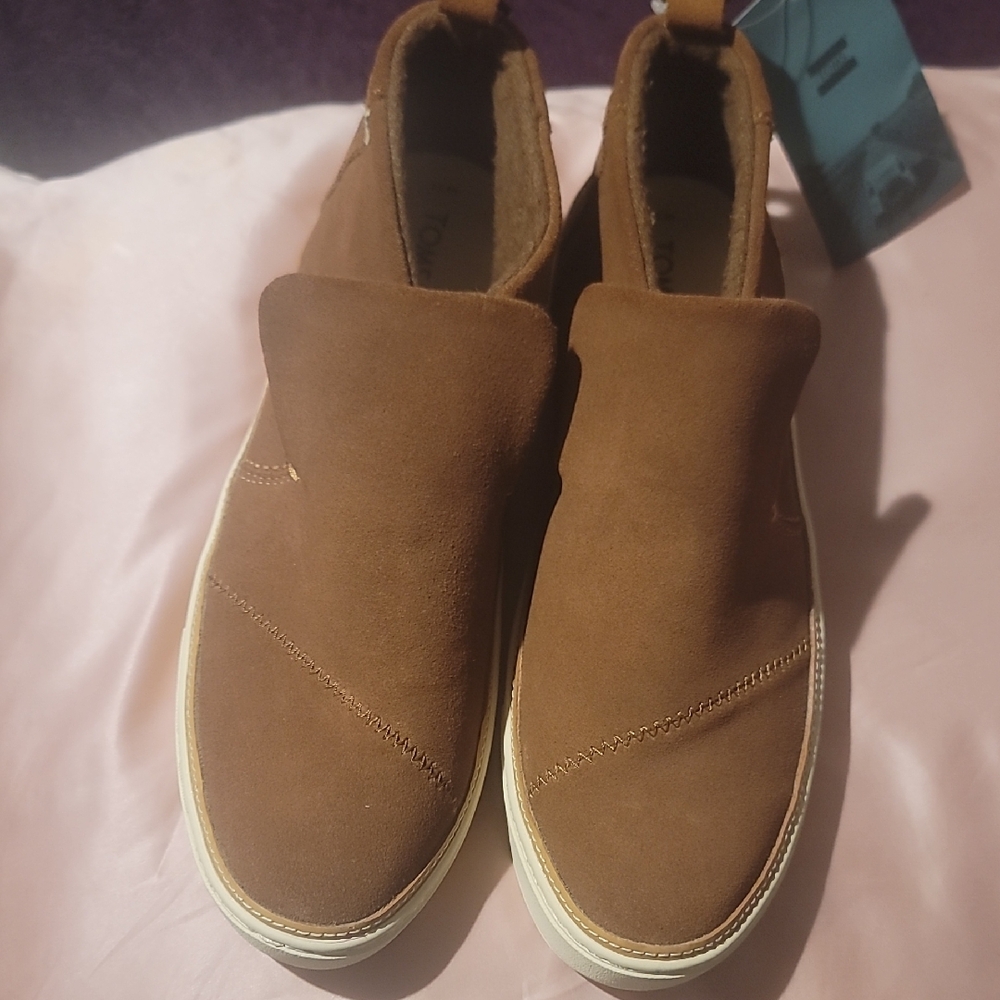 NWT TOMS Woman's Paxton Datk Amber Suede Water Resistent Size 11